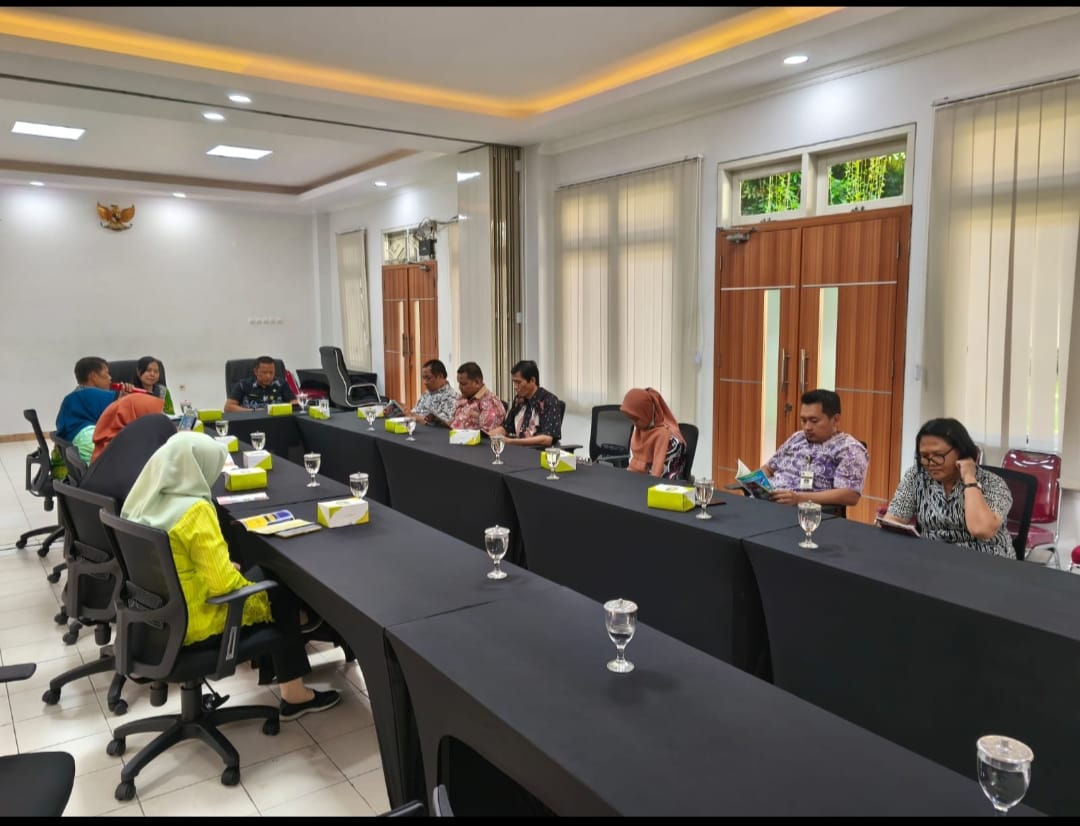 thumbnail Kamis, 4 September 2025 dalam Acara Penyerahan Beasiswa dan Penghargaan kepada Putera Putri Anggota yang Berprestasi Tahun 2025 sekaligus  sosialisasi/marketing di Rumpun Kesbangpol.