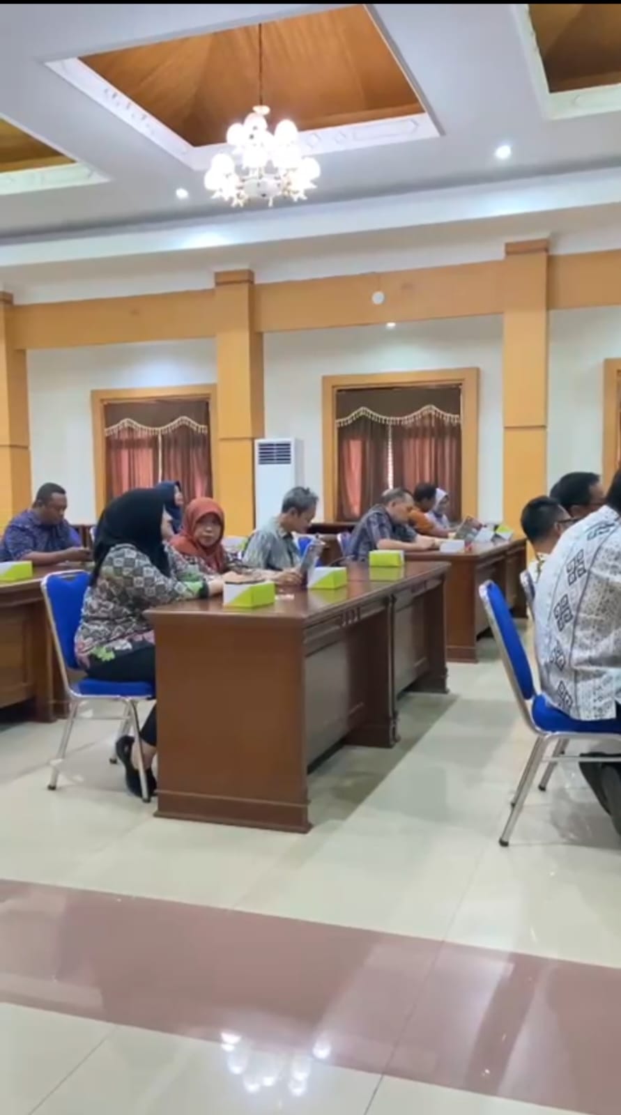 thumbnail ﻿Selasa, 2 September 2025 dalam Acara Penyerahan Beasiswa & Penghargaan kepada Putera Putri Anggota yang berprestasi Tahun 2025 di Rumpun Disperakim.